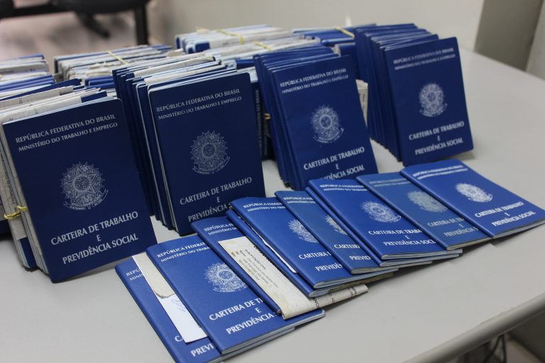 Estagnação e ausência de política de emprego fazem informalidade bater recorde