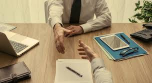 Pesquisa aponta que 54% dos empregadores esperam retomada das contratações em até um ano