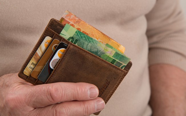 Renda do trabalhador cai 20% na pandemia na pandemia; pobres tiveram perda maior