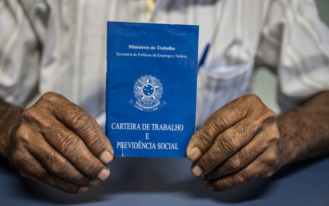 Governo Bolsonaro prorroga mais uma vez corte de jornada e salário