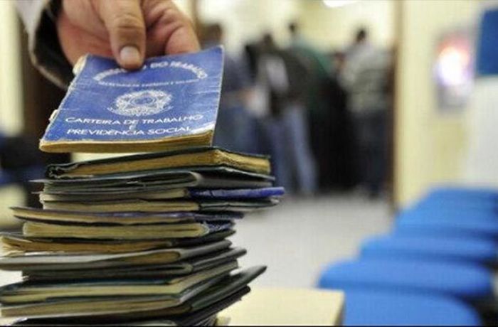 Mais de 3 milhões de trabalhadores perderam o emprego nos últimos 3 meses, diz IBGE 