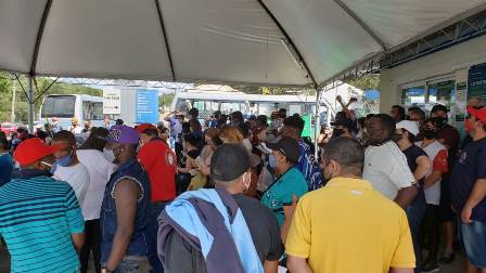 Trabalhadores da JBS de Ana Rech - Caxias do Sul acolhem integrantes da caravana e demonstram rejeição as migalhas oferecidas pelos patrões